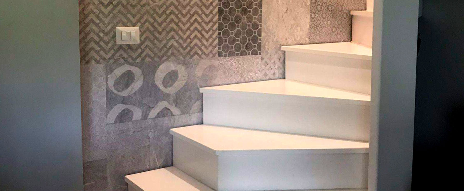 4-scala-per-interni-esterni-in-lamiera-ferro-verniciata-bianca-stile-industrial-lavori-in-ferro-e-legno-arredamento-velletri-roma-provincia-latina-orsolini-design