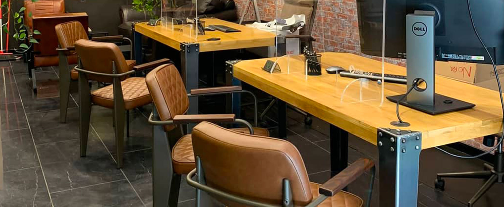 1-tavolo-quadrato-industrial-style-stile-industriale-legno-ferro-massiccio-con-bulloni-in-vista-orsolini-design-lariano-velletri-roma-provincia-latina
